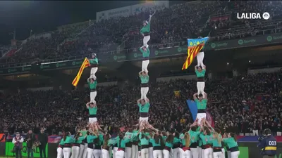 Vídeo de LaLiga: pilars amb banderes al Barça-València, homenatge a les víctimes del DANA